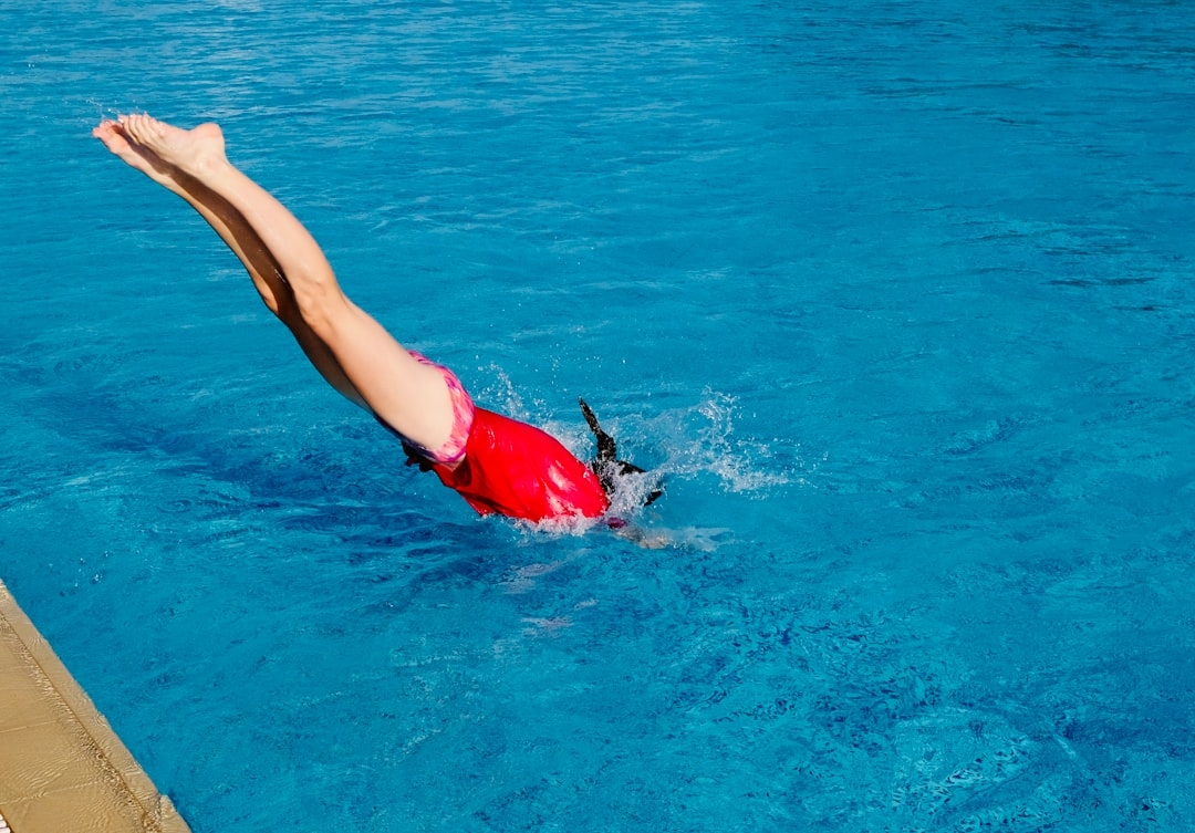 Як вибрати ідеальний купальник для плавання: поради для початківців і профі